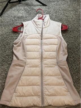 Lululemon Women's Size 4 Light Pink Puffer Vest